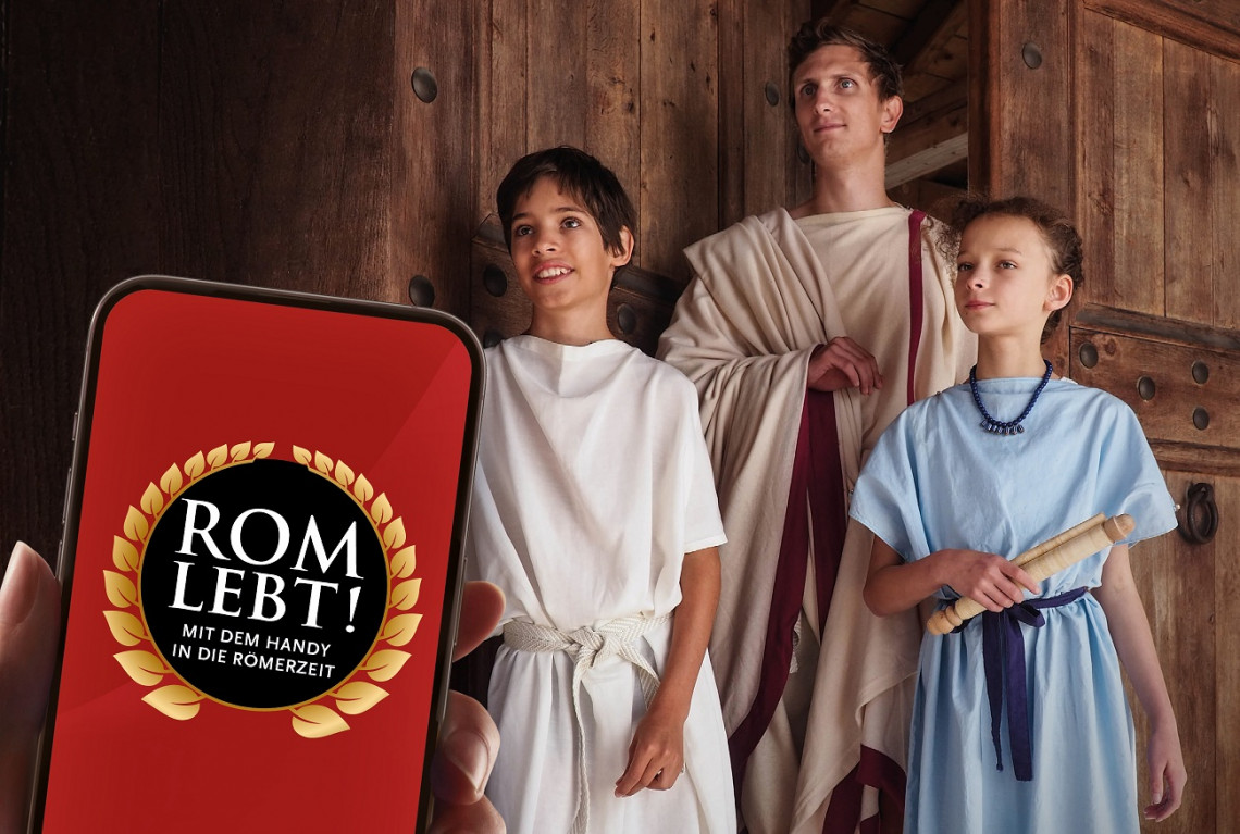 Mann, Mädchen und Junge in römischen Gewändern