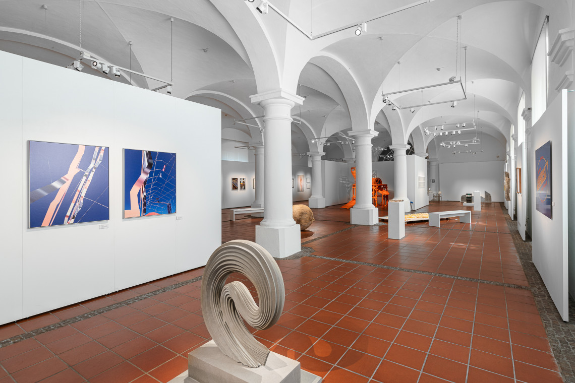 Blickk in die Kunstausstellung im Marstall Kempten